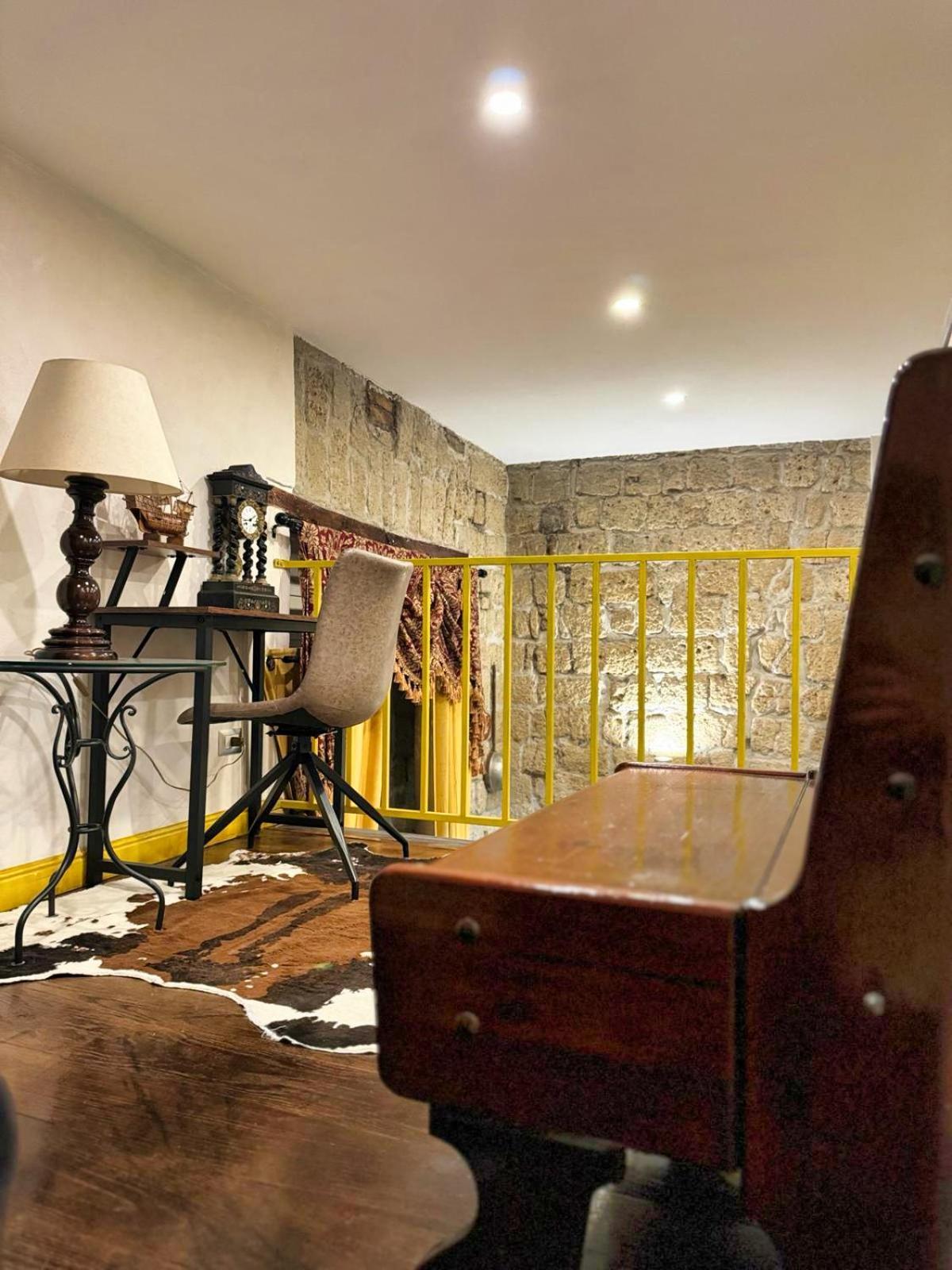 ナポリCarlito'S House- Un'Intera Casa Al Centro Storicoアパートメント エクステリア 写真