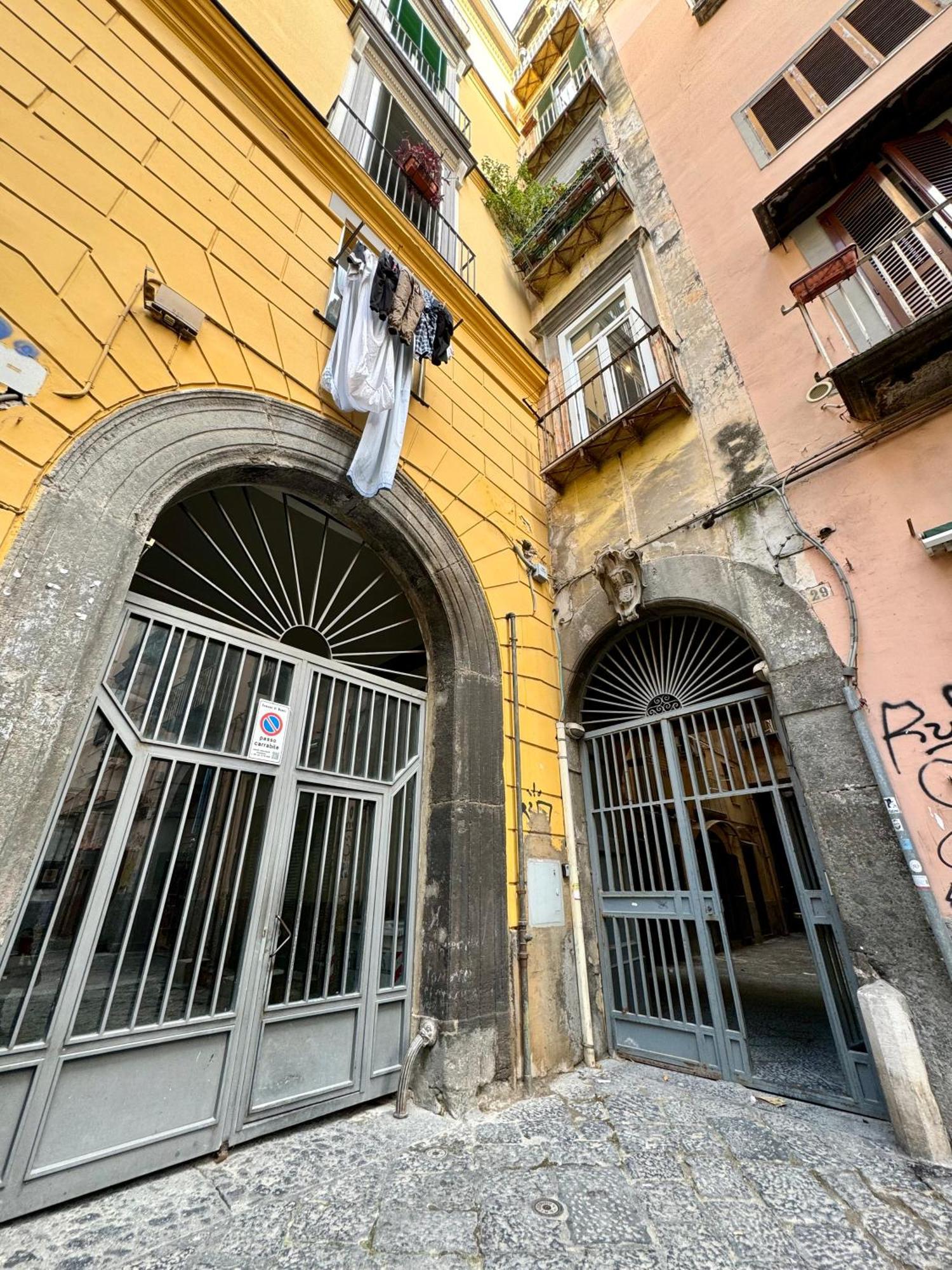 ナポリCarlito'S House- Un'Intera Casa Al Centro Storicoアパートメント エクステリア 写真